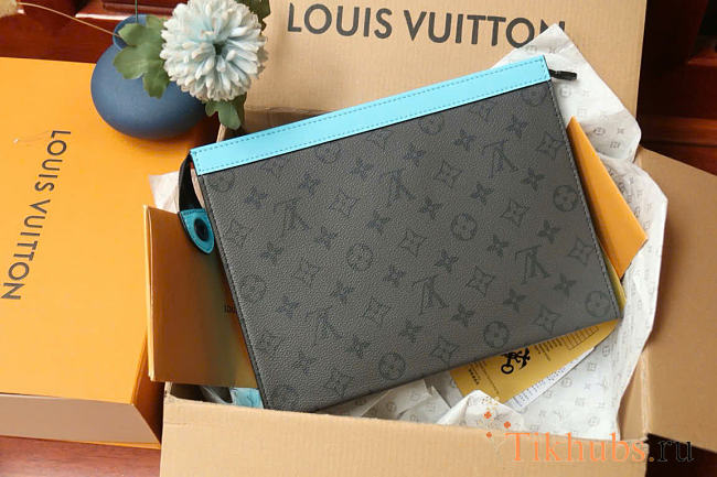 Louis Vuitton LV Pochette Voyage MM 27 x 21 x 6 cm - 1