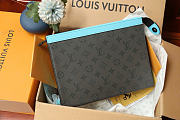 Louis Vuitton LV Pochette Voyage MM 27 x 21 x 6 cm - 2