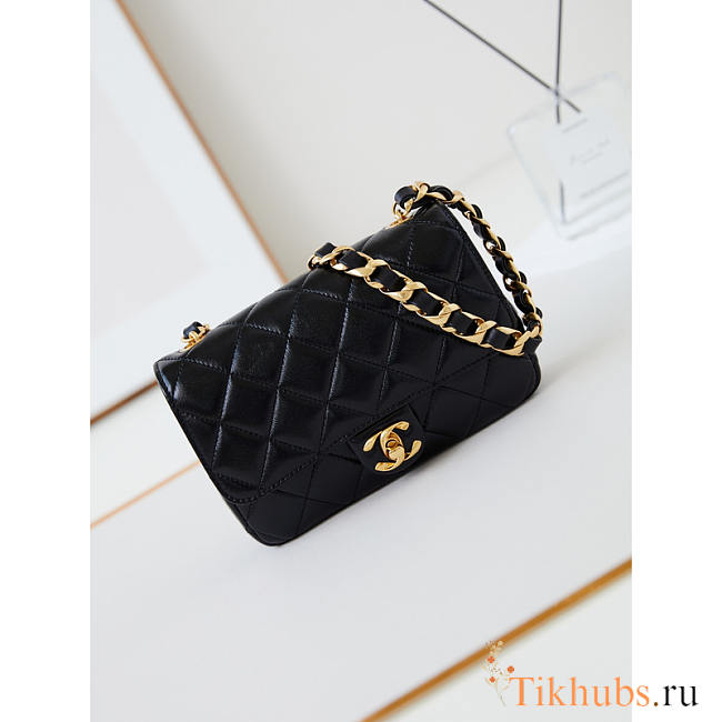 Chanel Classic Flap Bag Leather Black 20x13x4.5cm - 1