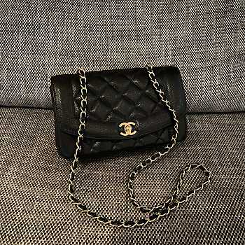 Chanel Diana Flap Bag Black Caviar Gold 21.5x14x7cm