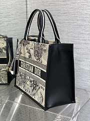 Dior Medium Book Tote Latte Black Zodiac 36.5 x 28 x 16.5 cm - 5