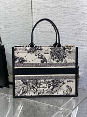 Dior Medium Book Tote Latte Black Zodiac 36.5 x 28 x 16.5 cm - 2