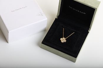 Van Cleef VCA Necklace 03