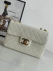 Chanel Jumbo Flap Bag White Lamskin Gold 30x21x8cm - 1