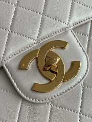 Chanel Jumbo Flap Bag White Lamskin Gold 30x21x8cm - 5