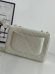 Chanel Jumbo Flap Bag White Lamskin Gold 30x21x8cm - 2