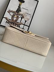 Chanel Jumbo Flap Bag Beige Lambskin Gold 30x21x8cm - 2