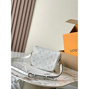 Louis Vuitton LV Mini Bumbag In White 17x12x9.5cm - 3