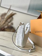 Louis Vuitton LV Loop Bag White 23x13x6cm - 2