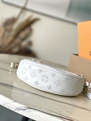 Louis Vuitton LV Loop Bag White 23x13x6cm - 3