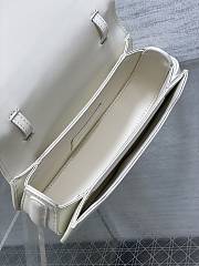 Dior Small 30 Montaigne Top Handle Bag White Calfskin 19 x 9 x 8 cm - 6