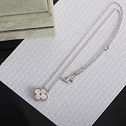 Van Cleef Arpels White Gold Necklace - 3