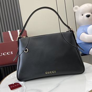 Gucci GG Emblem Medium Shoulder Bag Black 37x23x8cm