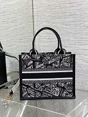 Dior Small Book Tote Black White Plan de Paris 26.5x22x14cm - 2