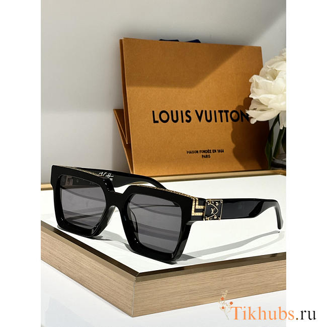 Louis Vuitton LV Mlllionaire Sunglasses Black - 1