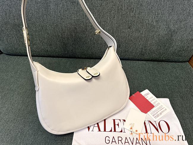 Valentino Garavani Hobo White Shoulder Bag 30x24x3cm - 1