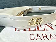 Valentino Garavani Hobo White Shoulder Bag 30x24x3cm - 3