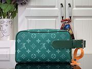 Louis Vuitton LV Locker Dopp Kit Green 23 x 13 x 12 cm - 4