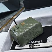 Chanel 24B Vanity Case Green Lambskin 19x9.5x8cm - 6