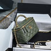 Chanel 24B Vanity Case Green Lambskin 19x9.5x8cm - 4