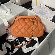 Chanel Clutch Lambskin Gold Orange 24x16x8cm - 1