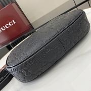 Gucci GG Emblem Small Shoulder Bag Black 25.5x20x5cm - 4