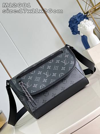 Louis Vuitton LV Pulse Messenger Bag Monogram 26.6x17x11cm