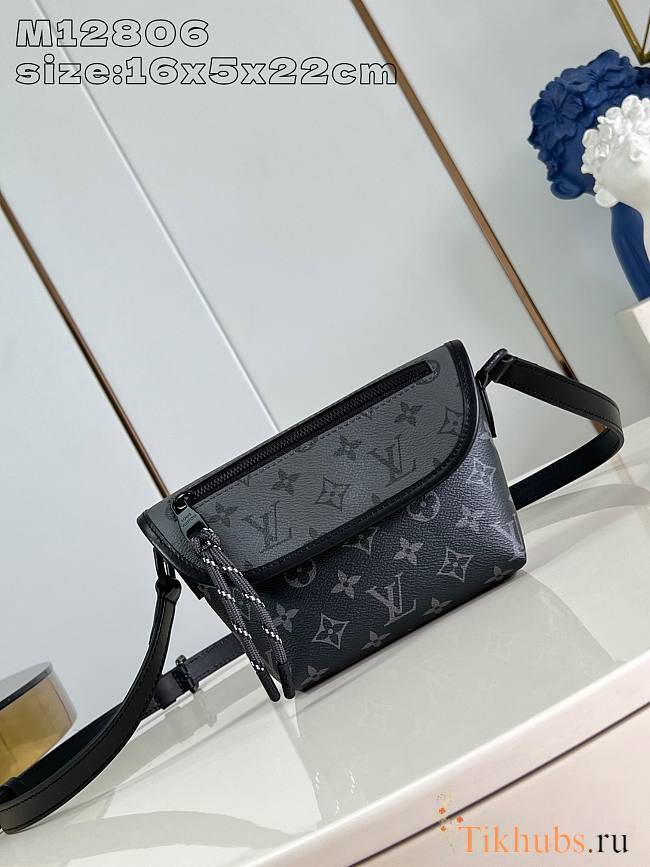 Louis Vuitton LV Pulse Wearable Wallet 22.5x16x5 cm - 1