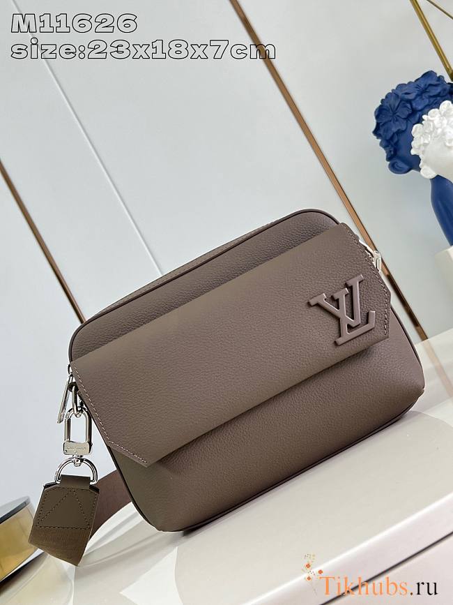 Louis Vuitton LV Fastline Messenger Brown 23.5x18x7cm - 1