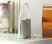 Louis Vuitton LV Flore Mahina Brume Grey 28 x 27 x 10 cm - 3