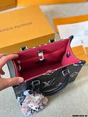 Louis Vuitton LV Onthego PM Black Beige 25cm - 4