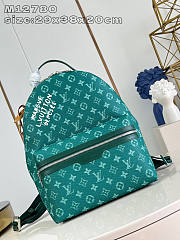 Louis Vuitton LV Discovery PM Green 38x29x20cm - 1