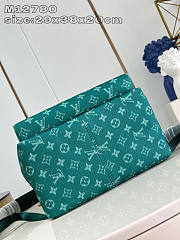 Louis Vuitton LV Discovery PM Green 38x29x20cm - 4