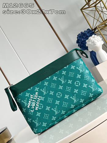 Louis Vuitton LV Pochette Voyage Souple Green 30x21x7.5cm