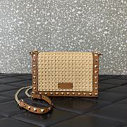 Valentino Garavani Rockstud Raffia Effect Pouch 18.5x12x4cm - 2