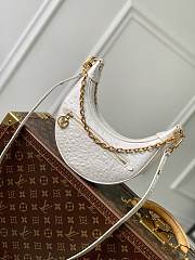 Louis Vuitton LV Loop PM White Ostrich 23x13x6cm - 1