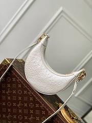 Louis Vuitton LV Loop PM White Ostrich 23x13x6cm - 5