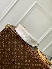 Louis Vuitton LV Loop PM White Ostrich 23x13x6cm - 3