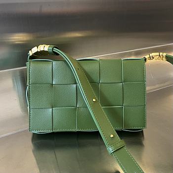 Bottega Veneta Cassette Green Shoulder Bag 23x15x5.5cm