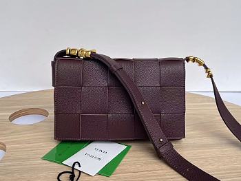 Bottega Veneta Cassette Burgundy Shoulder Bag 23x15x5.5cm