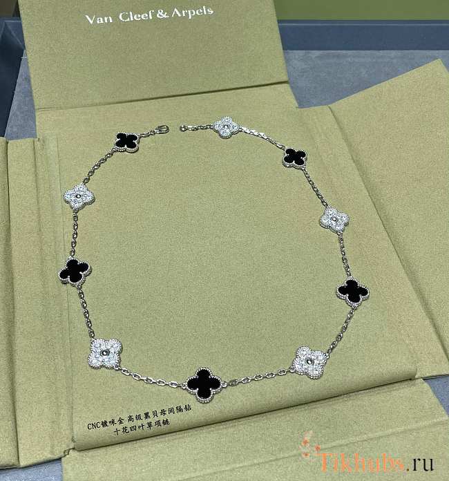 Van Cleef VCA Black Necklace - 1