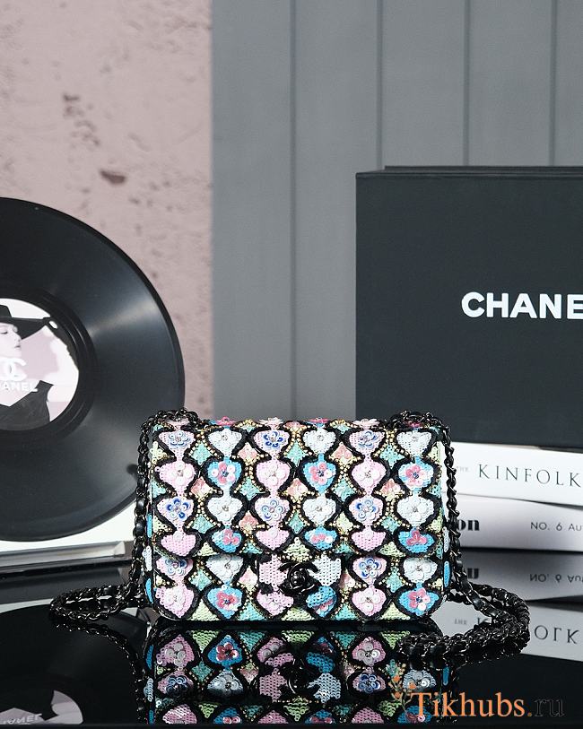 Chanel 24A Flap Bag Sequins 20x10x7cm - 1