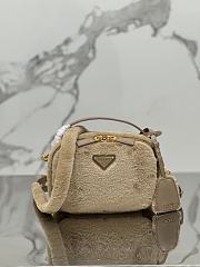 Prada ÉCru/noisette Odette Shearling Bag 19.5x13x6cm - 1