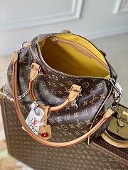 Louis Vuitton LV 57th Street NYC Speedy Soft 30 30x21x17cm - 4