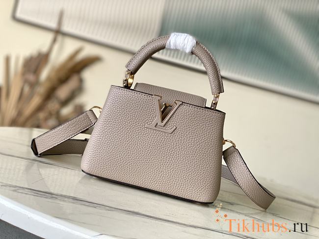 Louis Vuitton LV Capucines Mini Quartz 21x8x13.6cm - 1