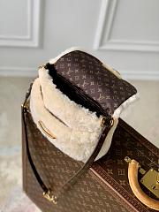 Louis Vuitton LV Sunset Bag Cream Wool 27x18x3cm - 3