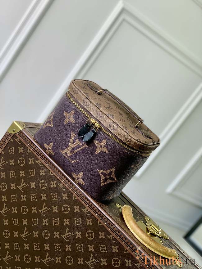 Louis Vuitton LV Nice BB Toiletry Bag 24x18x14.5cm - 1