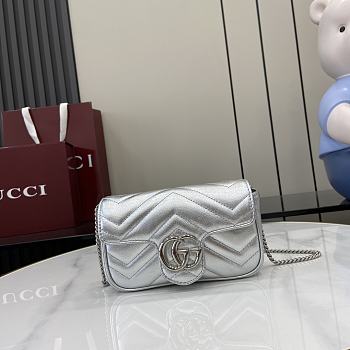 Gucci GG Marmont Matelasse Super Mini Bag Silver 16.5x10x5cm