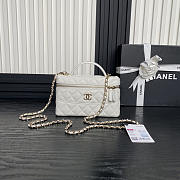 Chanel Vanity Case White Caviar 17x19.5x5cm - 1