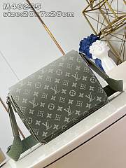 Louis Vuitton LV District PM Khaki Green 26x20x7cm - 1